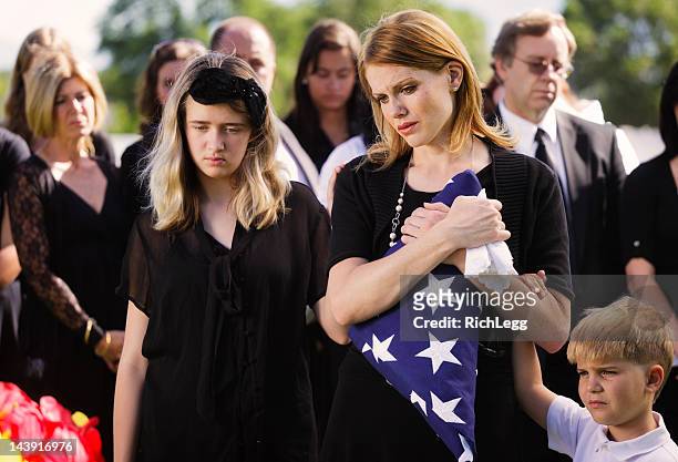 family at a funeral - military widow stock pictures, royalty-free photos & images
