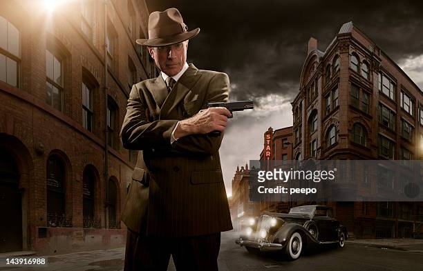 1940 er jahre stilisierte film noir gangster - secret agent stock-fotos und bilder