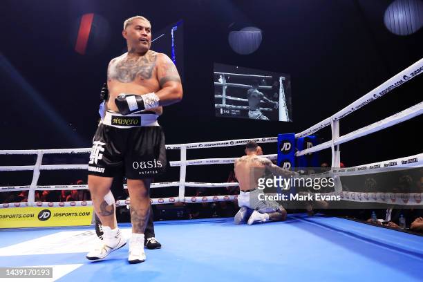 Mark Hunt looks on as Sonny Bill Williams goes down during the heavyweight fight between Sonny Bill Williams and Mark Hunt during the bout between at...