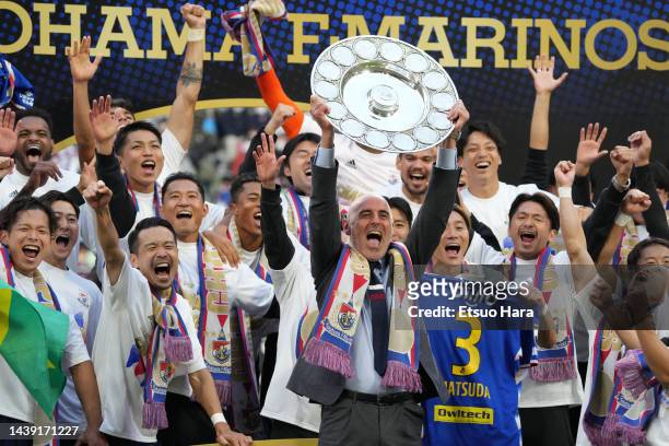 Players of Yokohama F.Marinos celebrate the victory as manager Kevin Mascut lifts the trophy following the J.LEAGUE Meiji Yasuda J1 34th Sec. Match...