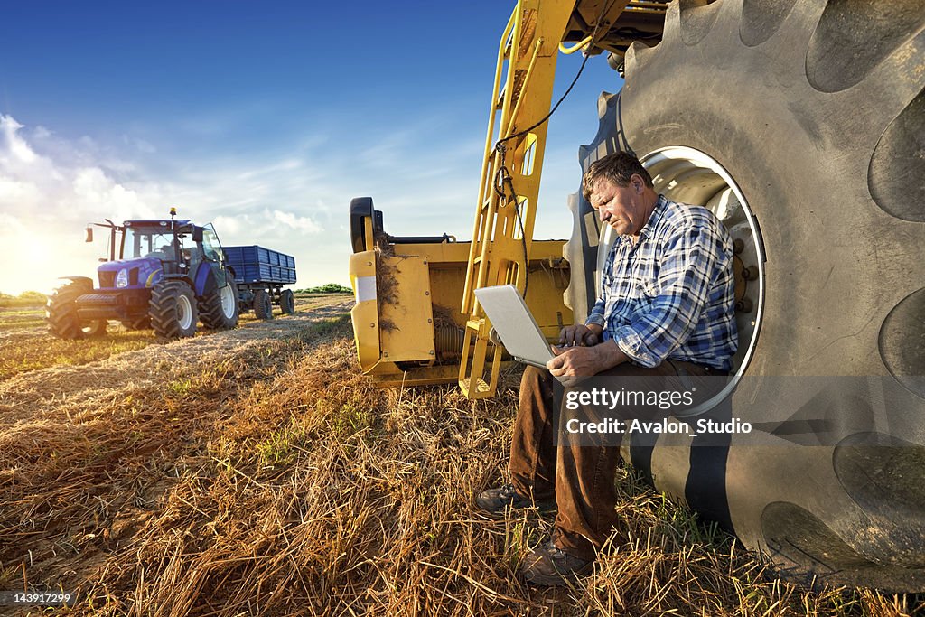 Farmer und laptop