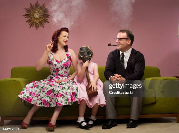 the family that smokes together - father in law stockfoto's en -beelden