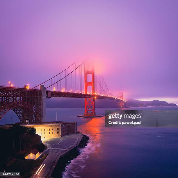 golden gate bridge in fog - golden gate bridge night 個照片及圖片檔