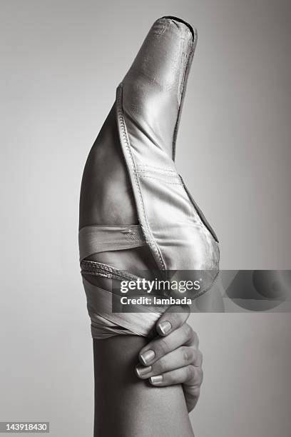 ballet foot in pointe - ribbon dance stock pictures, royalty-free photos & images