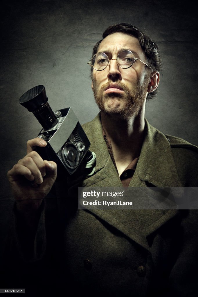 Dramática Vintage Retrato de homem com Câmera de vídeo