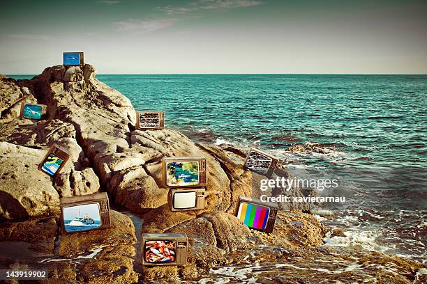 rocky coast media - insight tv stock pictures, royalty-free photos & images