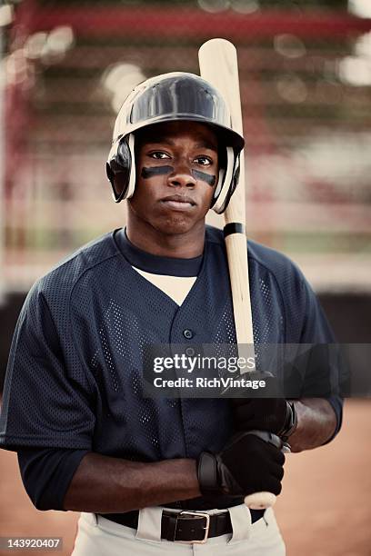 jugador de béisbol - béisbol escolar fotografías e imágenes de stock