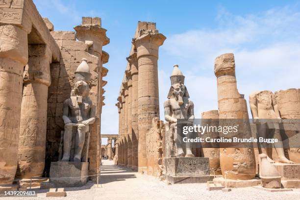 tempel von luxor, ägypten - gott stock-fotos und bilder