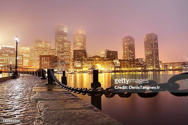 foggy night in boston - south boston massachusetts stock-fotos und bilder