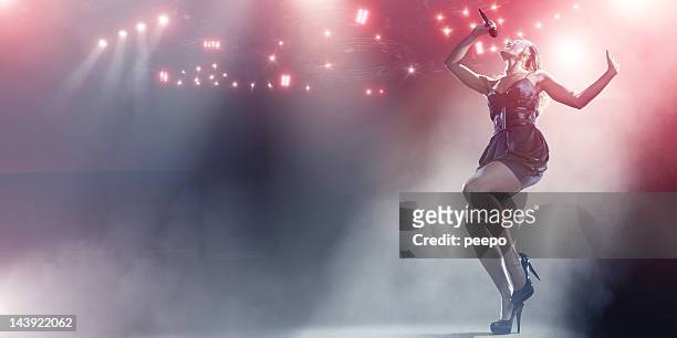 solo singer on stage - club singer stock pictures, royalty-free photos & images