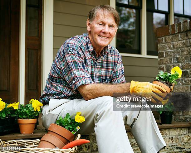 senior gardener holding flower pot - only senior men 個照片及圖片檔