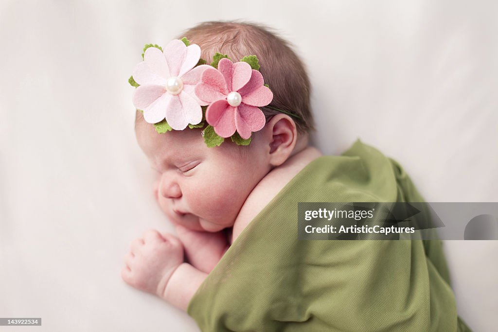 Newborn Baby Girl Swaddled suave edredón, verde