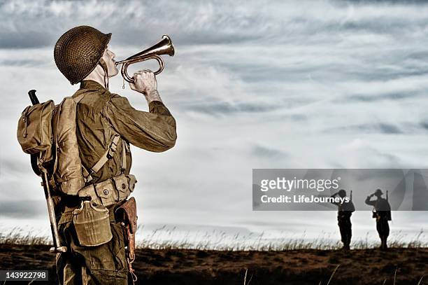 la segunda guerra mundial (world war ii soldier juego de machos de roscar - clarín fotografías e imágenes de stock