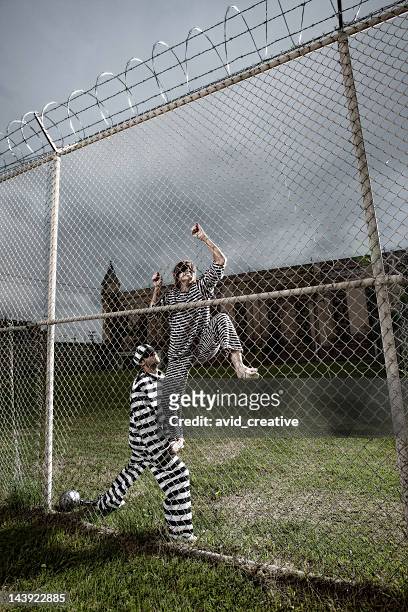 prisoners attempt escape - prison escape 個照片及圖片檔