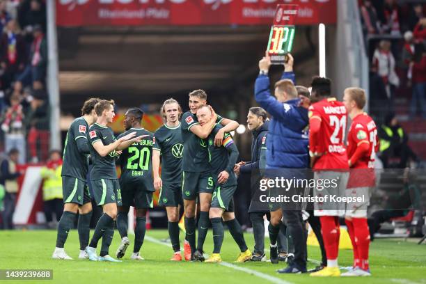 Maximilian Arnold of VfL Wolfsburg celebrates after scoring their team's second goal during the Bundesliga match between 1. FSV Mainz 05 and VfL...