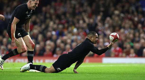 CARDIFF, WALES - NOVEMBER 05: Aaron Smith of New Zealand celebrates after scoring their fouth try during the Autumn International match between Wales and New Zealand All Blacks at the Principality Stadium on November 05, 2022 in Cardiff, Wales. (Photo by David Rogers/Getty Images)