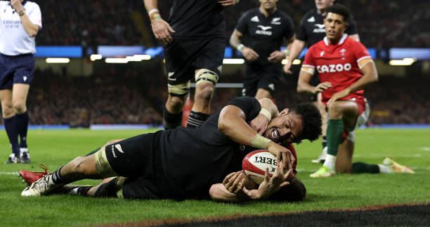 CARDIFF, WALES - NOVEMBER 05: Ardie Savea of New Zealand dives over to score their sixth try during the Autumn International match between Wales and New Zealand All Blacks at the Principality Stadium on November 05, 2022 in Cardiff, Wales. (Photo by David Rogers/Getty Images)
