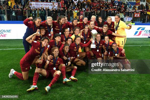 Roma players celebrate the victory after the Italian Women's Super Cup match between Juventus and AS Roma on November 05, 2022 in Parma, Italy.