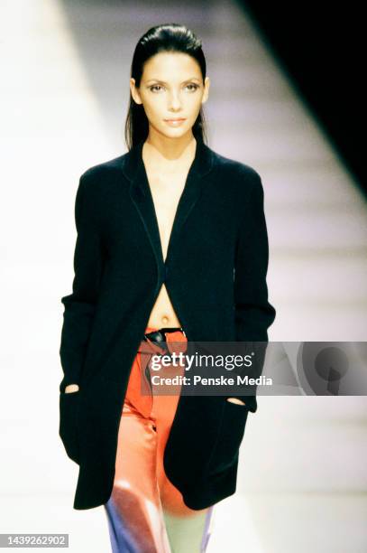 Giorgio Armani Fall 2000 Ready to Wear Runway Show