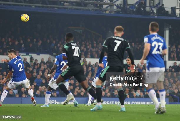 Youri Tielemans of Leicester City scores their team's first goal during the Premier League match between Everton FC and Leicester City at Goodison...