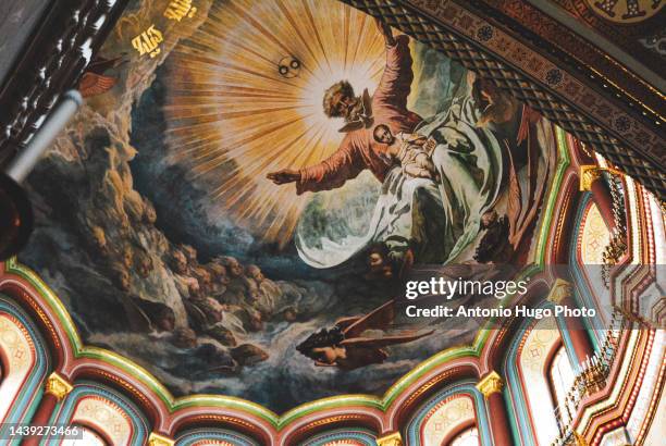 interior of the cathedral of christ the saviour in moscow, russia. - templo de cristo o salvador - fotografias e filmes do acervo