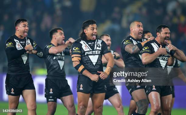 Players of New Zealand perform the Haka during the Rugby League World Cup Quarter Final match between New Zealand and Fiji at MKM Stadium on November...