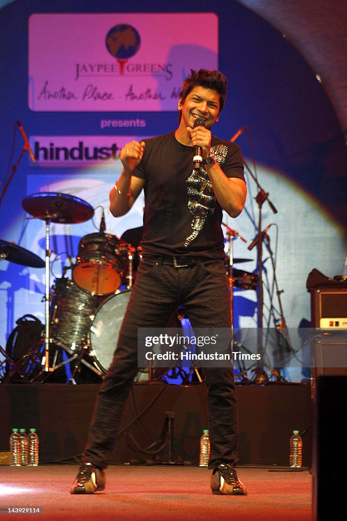 Bollywood Singer Shaan Performs In Noida