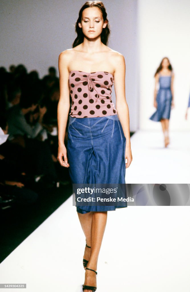 Marc Jacobs Spring 2000 Ready to Wear Runway Show News Photo