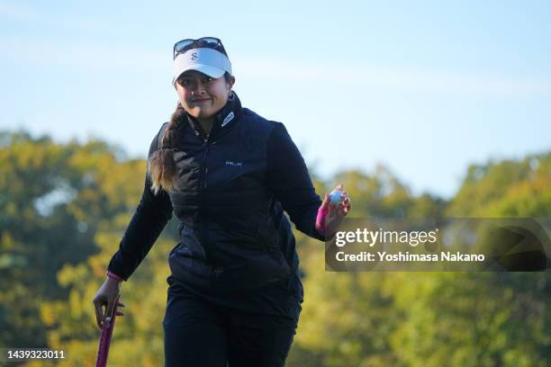 Lilia Vu of the United States acknowledges the gallery after the birdie on the 1st green during the final round of the TOTO Japan Classic at Seta...