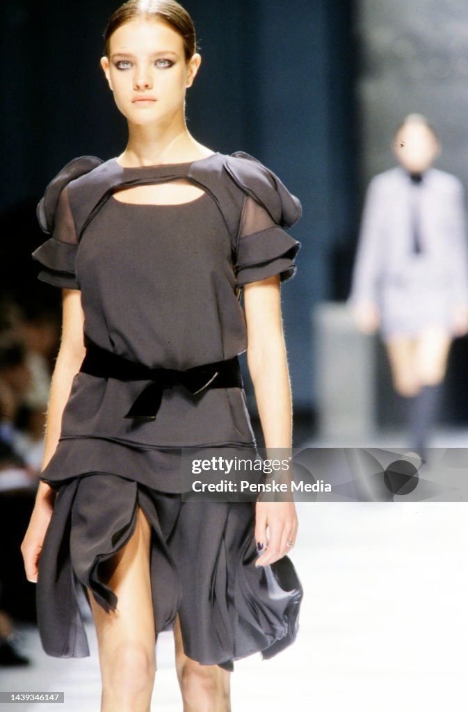 Louis Vuitton Fall 2003 Ready-to-Wear Fashion Show