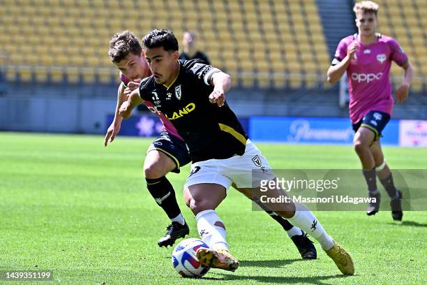 Daniel Arzani of Macarthur FC makes a break during the round five A-League Men's match between Wellington Phoenix and Macarthur FC at Sky Stadium, on...