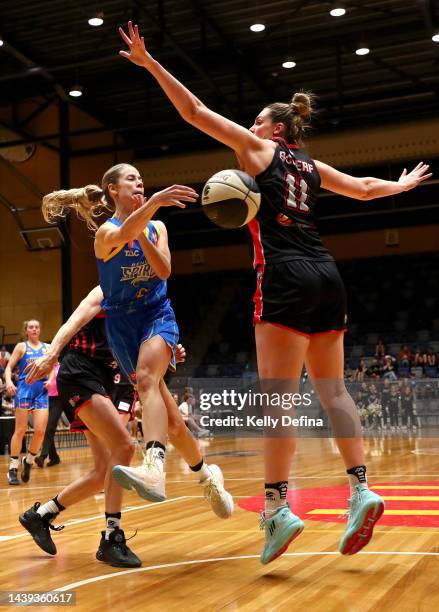 Cassidy McLean of the Spirit passes against Lauren Scherf of the Lynx during the round one WNBL match between Bendigo Spirit and Perth Lynx at Red...