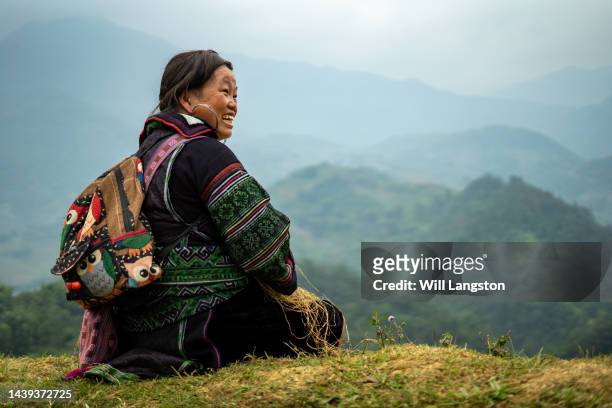 hill tribe woman sapa, vietnam - vietnamese stock-fotos und bilder