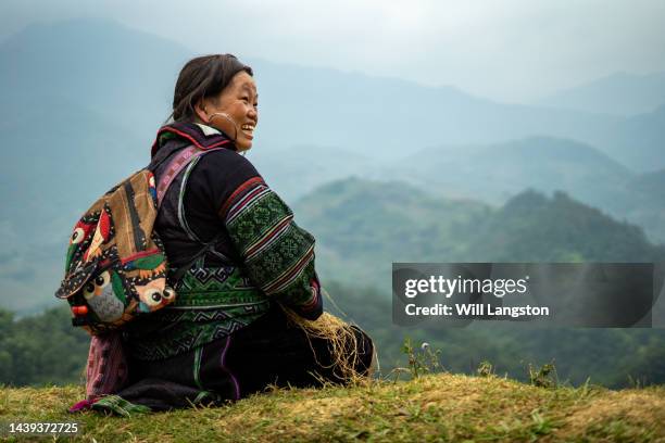 hill tribe woman sapa, vietnam - culture indigène photos et images de collection