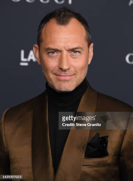 Jude Law arrives at the 11th Annual LACMA Art + Film Gala at Los Angeles County Museum of Art on November 05, 2022 in Los Angeles, California.