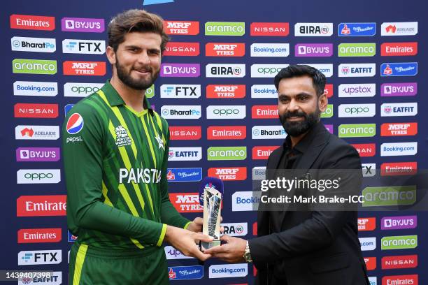 Shaheen Afridi of Pakistan poses with the Player of the Match award during the ICC Men's T20 World Cup match between Pakistan and Bangladesh at...