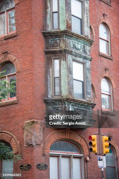 bay window of victorian philadelphia building - philadelphia apartment townhouses stock pictures, royalty-free photos & images