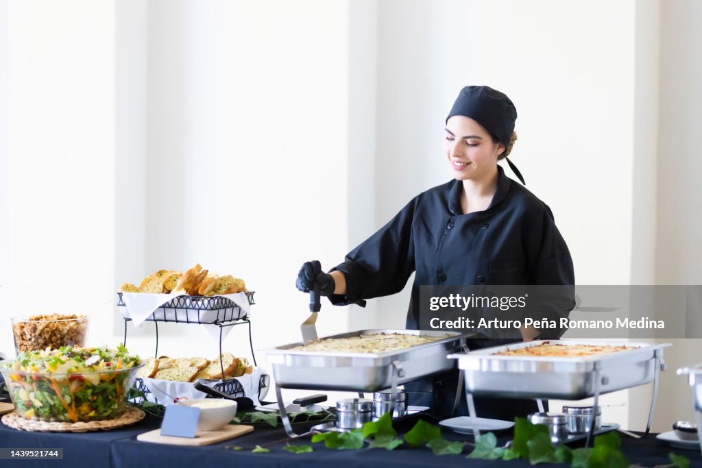 Cook Hall Buffet Cook At The Buffet High-Res Stock Photo - Getty Images