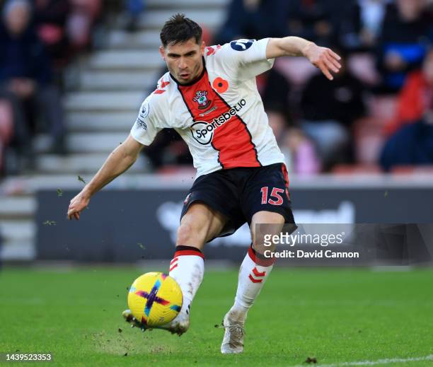 Romain Perraud of Southampton scores their team's first goal during the Premier League match between Southampton FC and Newcastle United at Friends...