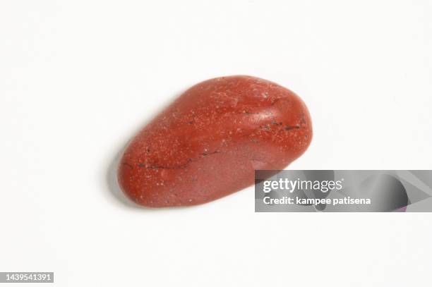 red agate rocks on white background - halfedelsteen stockfoto's en -beelden