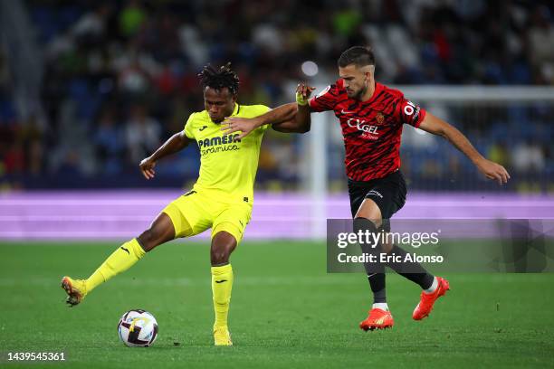 Samuel Chukwueze of Villarreal CF is challenged by Copete of RCD Mallorca during the LaLiga Santander match between Villarreal and Mallorca at Ciutat...