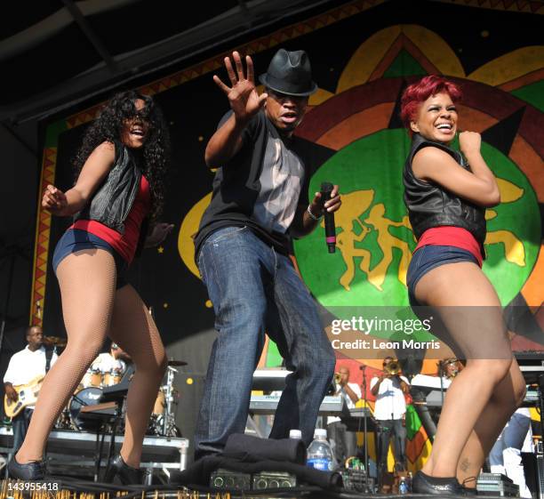 Ne-Yo performs on stage during New Orleans Jazz & Heritage Festival on May 5, 2012 in New Orleans, United States.