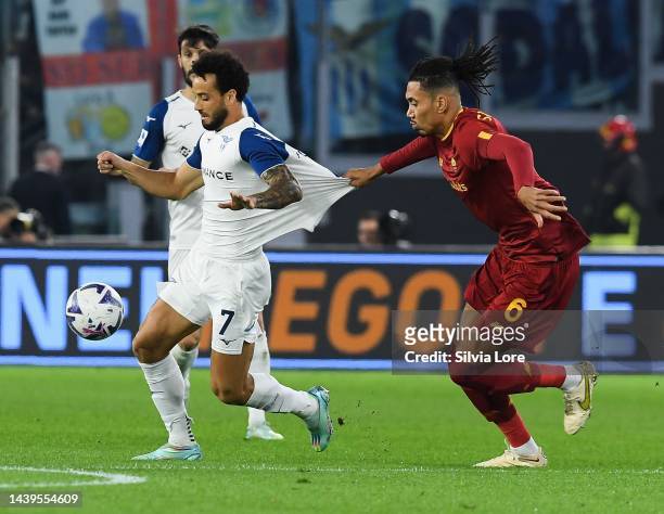 Chris Smalling of AS roma fights for the ball with Felipe Anderson of SS Lazio during the Serie A match between AS Roma and SS Lazio at Stadio...