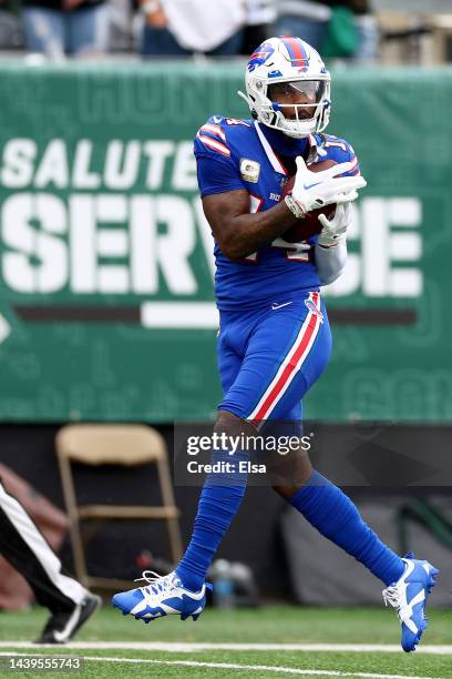 Stefon Diggs of the Buffalo Bills makes a catch in the first quarter of a game against the New York Jets at MetLife Stadium on November 06, 2022 in...