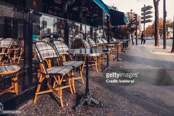 empty sidewalk cafe in paris - paris cafe stock pictures, royalty-free photos & images