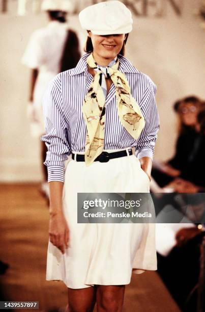 1990 Spring Collection 39,465 Runway 1990 Stock Photos, High-Res Pictures, and Images - Getty ...