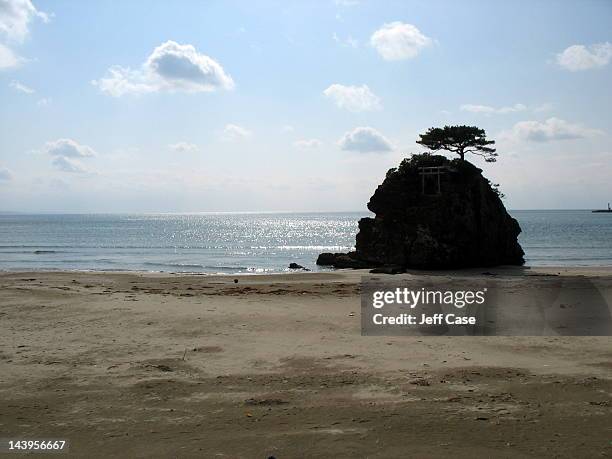 lone tree on lone island - izumo city stock pictures, royalty-free photos & images