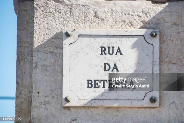 rua da betesga sign - street name sign stock pictures, royalty-free photos & images