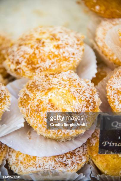 portuguese lemon and coconut cupcakes - cake sale stock-fotos und bilder