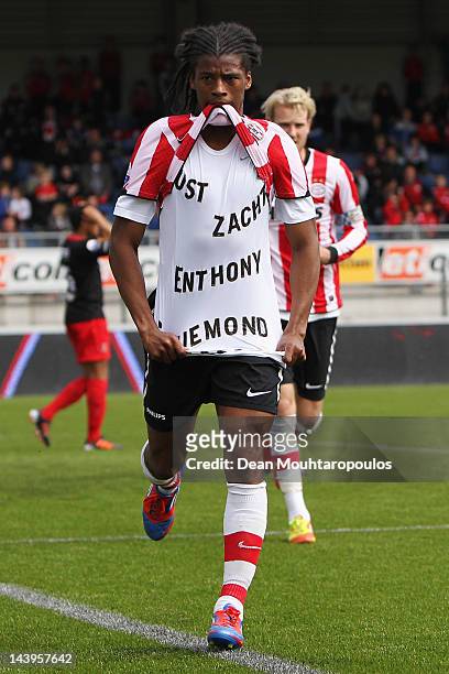 Georginio Wijnaldum of PSV celebrates scoring his teams third goal by showing his shirt saying 'Rust Zach enthony schiemond Passie' during the...